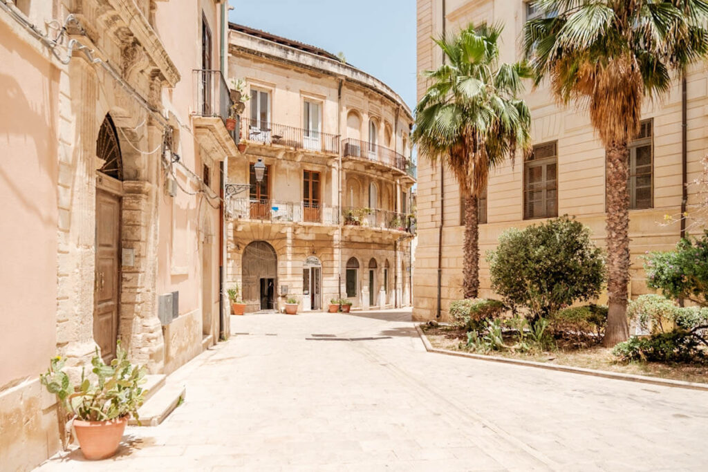City walk Ortigia Syracuse Sicily travelinmypocket