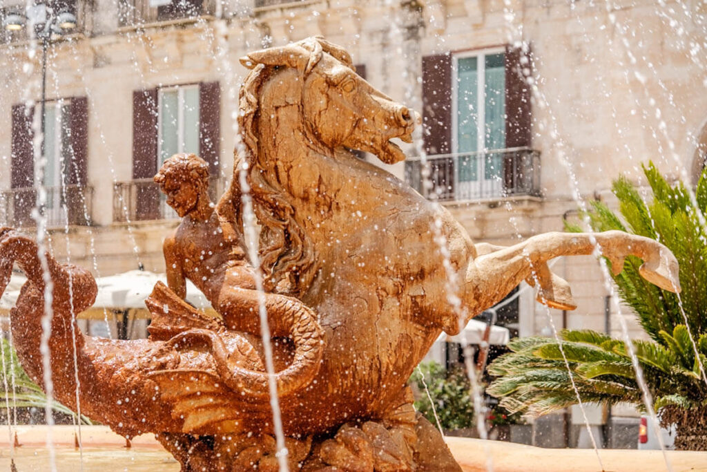 Fontana di Diana City walk in Ortigia Syracuse Sicily travelinmypocket