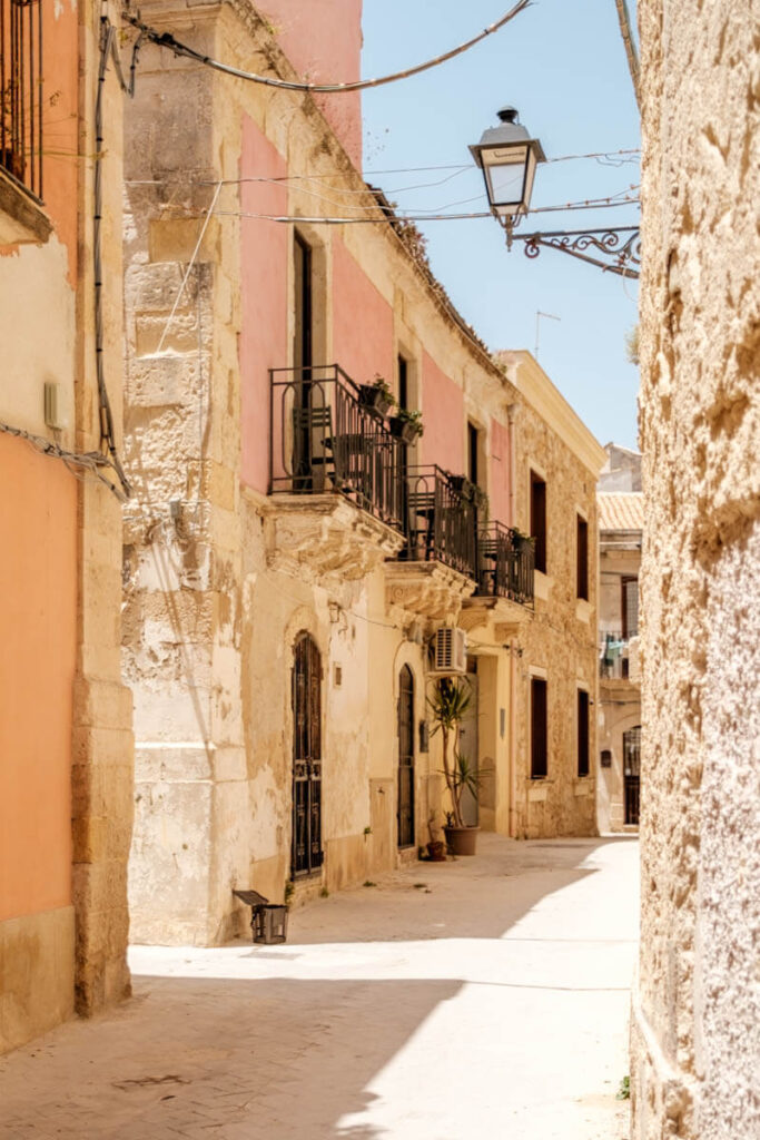 Small streets of Ortigia Syracuse Sicily travelinmypocket
