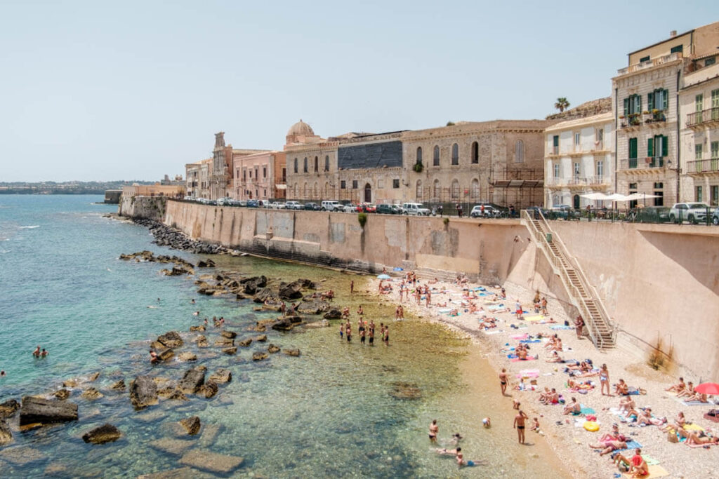 Spiaggia di Cala Rossa City walk in Ortigia Syracuse Sicily travelinmypocket