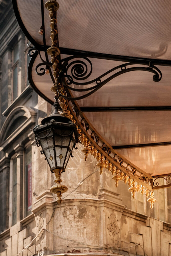 Visit charming neighborhoods in Istanbul travelinmypocket