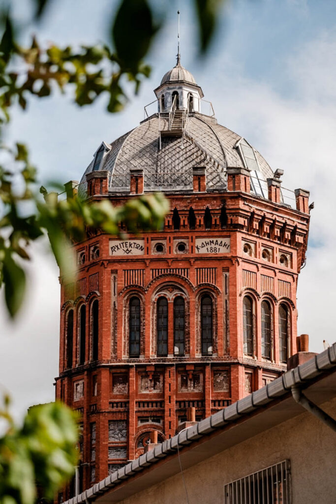 Which neighborhoods in Istanbul are nice to visit travelinmypocket