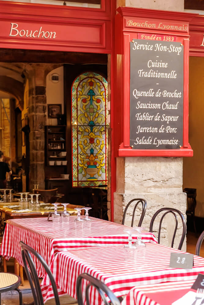 Vieux Lyon bouchon France travelinmypocket