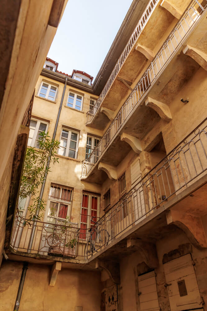 Vieux Lyon secret passages France travelinmypocket