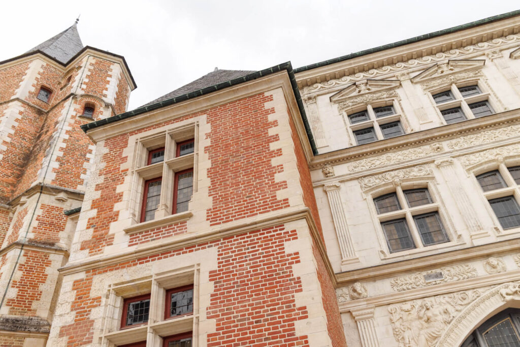 Sights in Amiens Maison du Sagittaire and Logis du Roy travelinmypocket